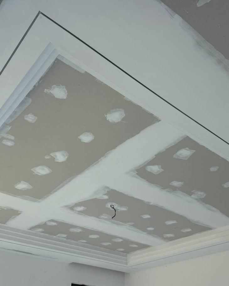 Plaster Ceiling Joint Filling Before Final Finish – Cyberjaya Recessed plaster ceiling panel in Cyberjaya home showing taped and jointed drywall seams with visible screw filler dots, framed by a stepped cove lighting recess ready for final skim coat